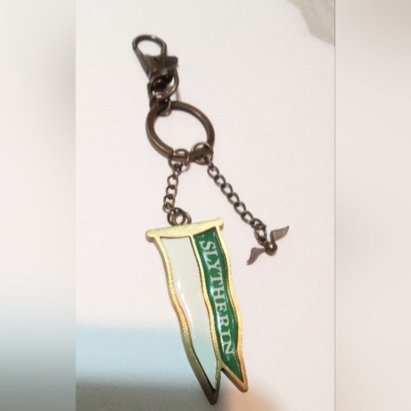 Slytherin Key Chain/Clip Harry Potter Hogwarts Collectible Warner Bros Ent., Inc - Picture 2 of 4